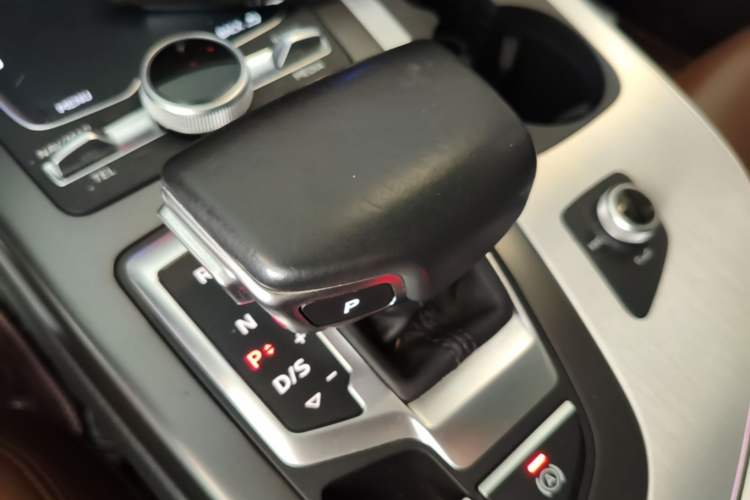 Used Audi Q7 2016 40 TFSI S line Sport Edition Gear Lever