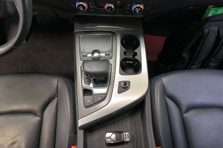Used Audi Q7 2016 40 TFSI Comfort Model Gear Lever