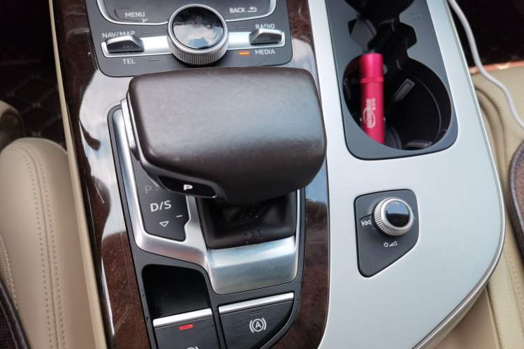 Used Audi Q7 2016 45 TFSI S line Prestige Edition Gear Lever