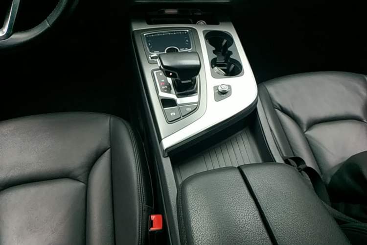 Used Audi Q7 2016 45 TFSI Technology Edition Gear Lever