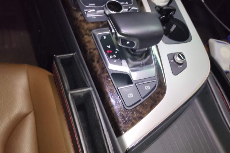Used Audi Q7 2016 45 TFSI S line Sport Edition Gear Lever