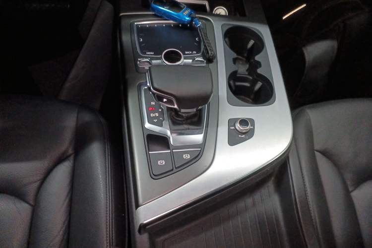 Used Audi Q7 2016 40 TFSI S line Sport Edition Gear Lever