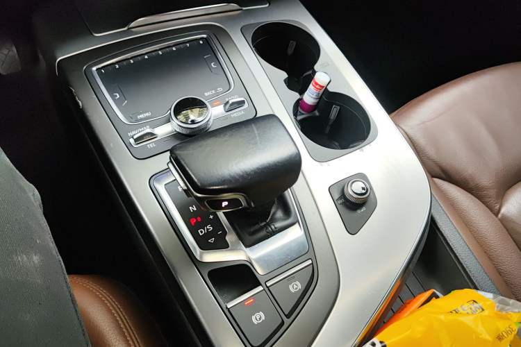 Used Audi Q7 2016 40 TFSI S line Sport Edition Gear Lever