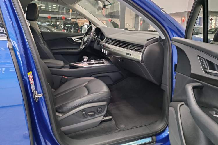 Used Audi Q7 2016 40 TFSI Comfort Model Interior 6