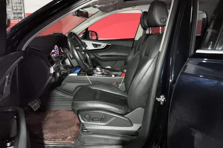 Used Audi Q7  Left Front Seat