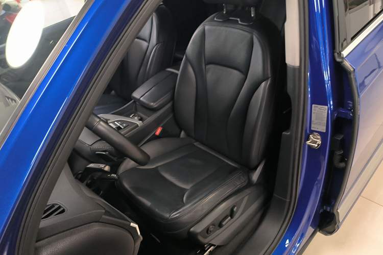Used Audi Q7 2016 40 TFSI Comfort Model Left Front Seat