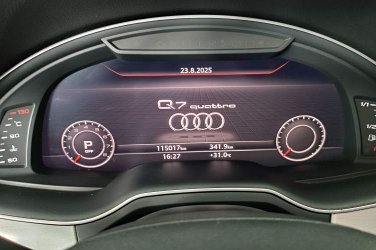 Used Audi Q7 2016 40 TFSI Comfort Model Odometer Close Up