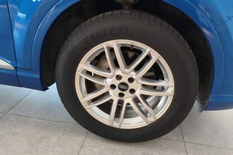 Used Audi Q7 2016 40 TFSI S line Sport Edition Right Front Wheel Hub