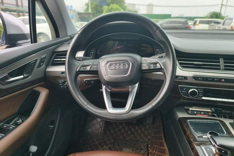 Used Audi Q7 2016 45 TFSI S line Sport Edition Steering Wheel