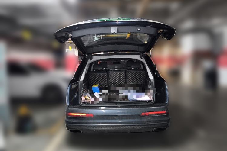 Used Audi Q7  Trunk