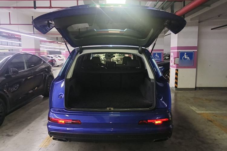 Used Audi Q7 2016 40 TFSI Comfort Model Trunk