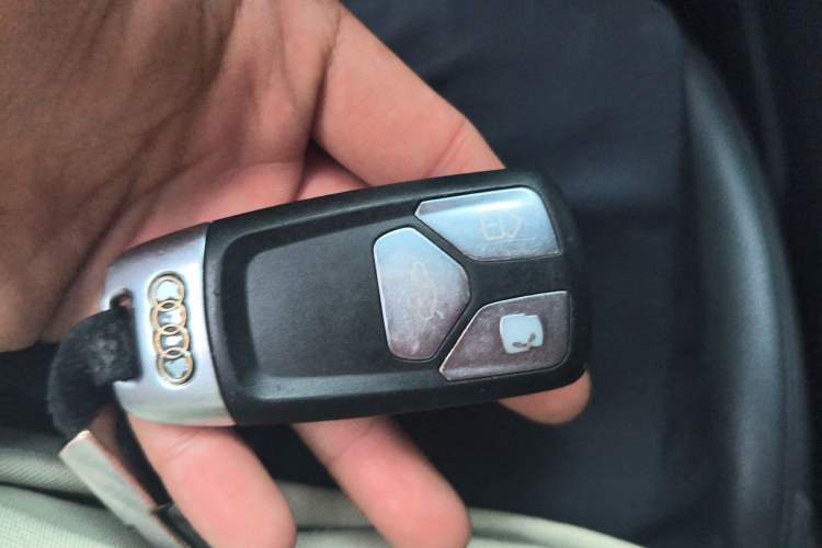 Used Audi Q7 2016 40 TFSI Comfort Model Vehicle Key