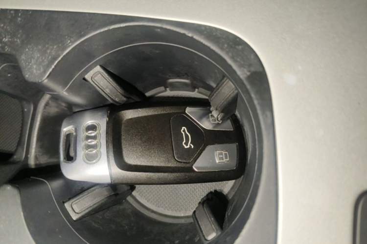 Used Audi Q7 2016 40 TFSI Comfort Model Vehicle Key