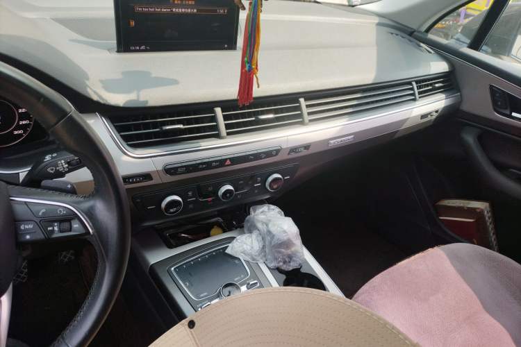 Used Audi Q7 2016 45 TFSI Technology Edition Audio And AC Panel