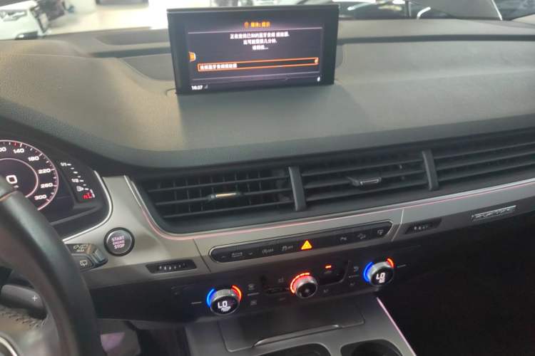 Used Audi Q7 2016 45 TFSI Technology Edition Audio And AC Panel