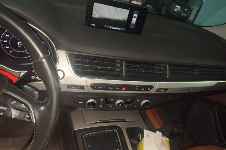 Used Audi Q7 2016 45 TFSI Technology Edition Audio And AC Panel
