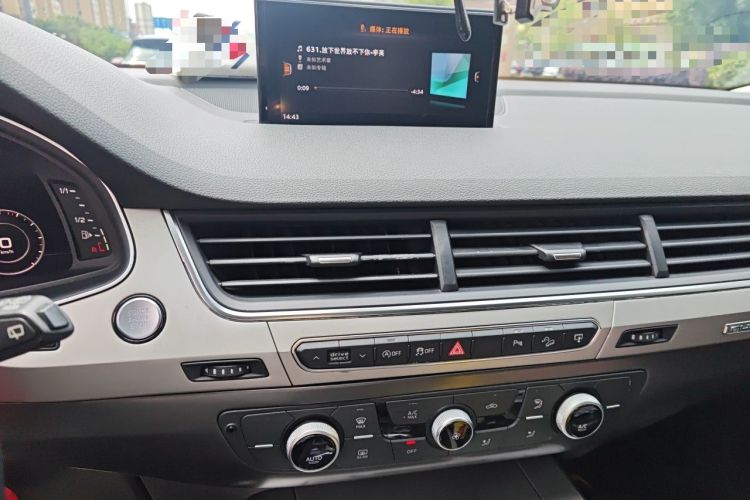 Used Audi Q7 2016 45 TFSI Technology Edition Audio And AC Panel