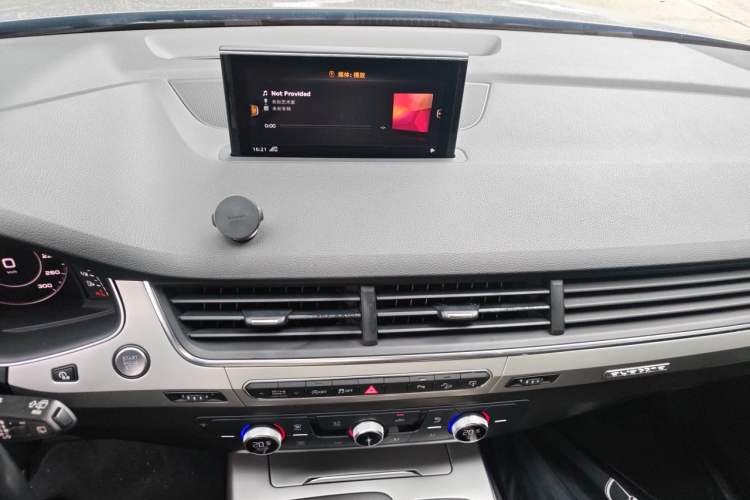 Used Audi Q7 2016 45 TFSI Technology Edition Audio And AC Panel