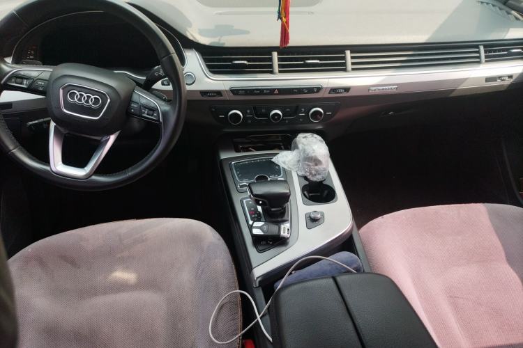 Used Audi Q7 2016 45 TFSI Technology Edition Center Console