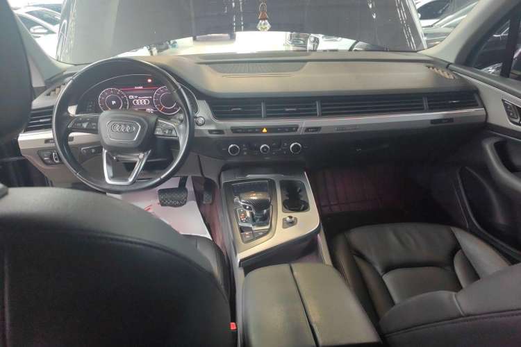 Used Audi Q7 2016 45 TFSI Technology Edition Center Console