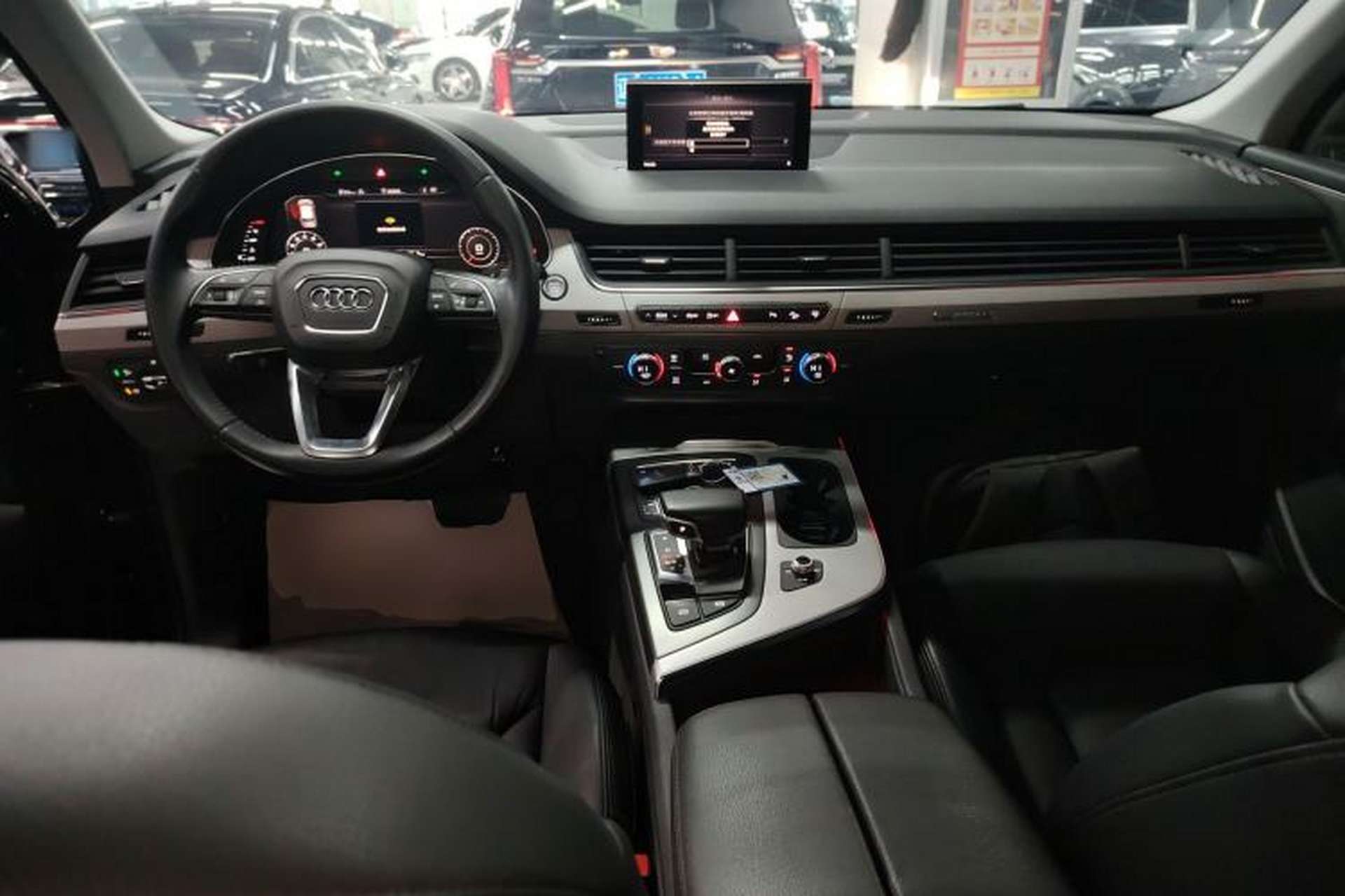 Used Audi Q7 2016 40 TFSI Comfort Model Center Console