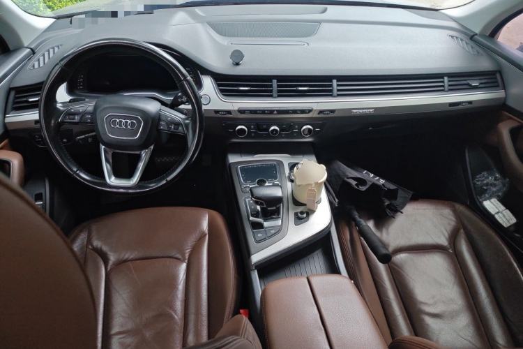 Used Audi Q7 2016 45 TFSI Technology Edition Center Console