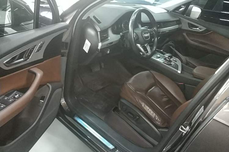 Used Audi Q7 2016 40 TFSI Comfort Model Driver Seat