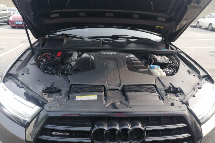 Used Audi Q7 2016 40 TFSI Comfort Model Engine Bay