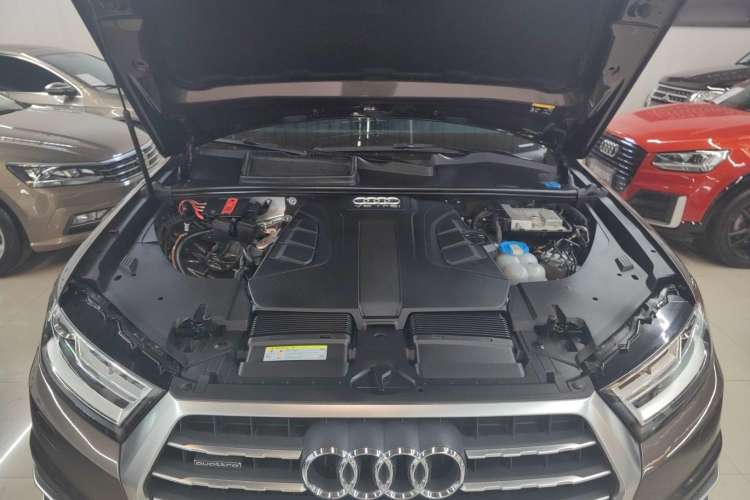 Used Audi Q7 2016 45 TFSI Technology Edition Engine Bay