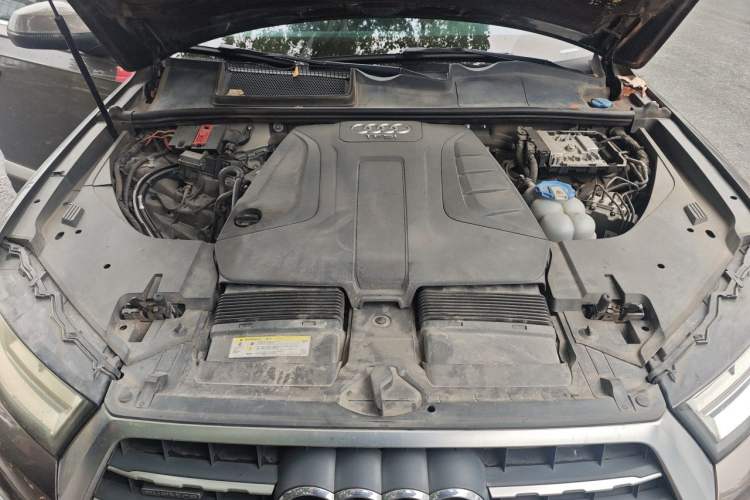 Used Audi Q7 2016 40 TFSI Comfort Model Engine Bay