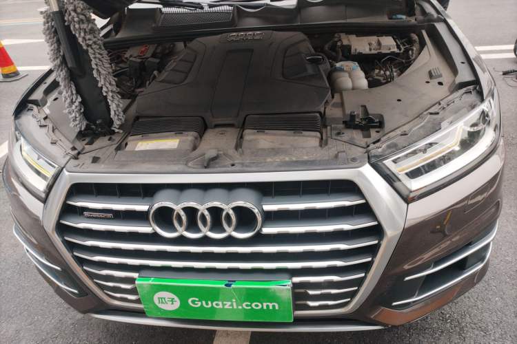 Used Audi Q7 2016 45 TFSI Technology Edition Engine Bay