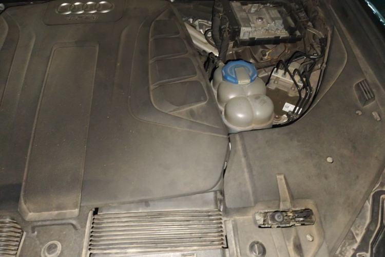 Used Audi Q7 2016 40 TFSI Comfort Model Engine Bay Left