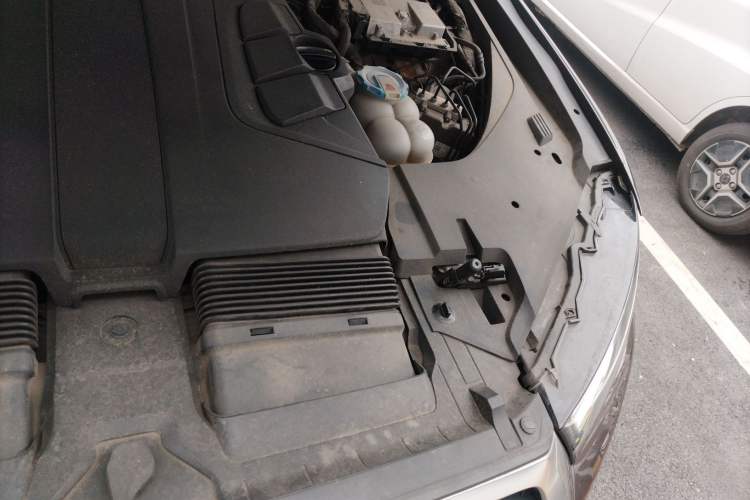 Used Audi Q7 2016 45 TFSI Technology Edition Engine Bay Left