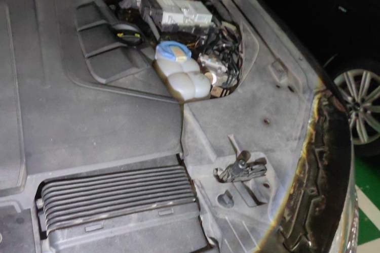 Used Audi Q7 2016 45 TFSI Technology Edition Engine Bay Left
