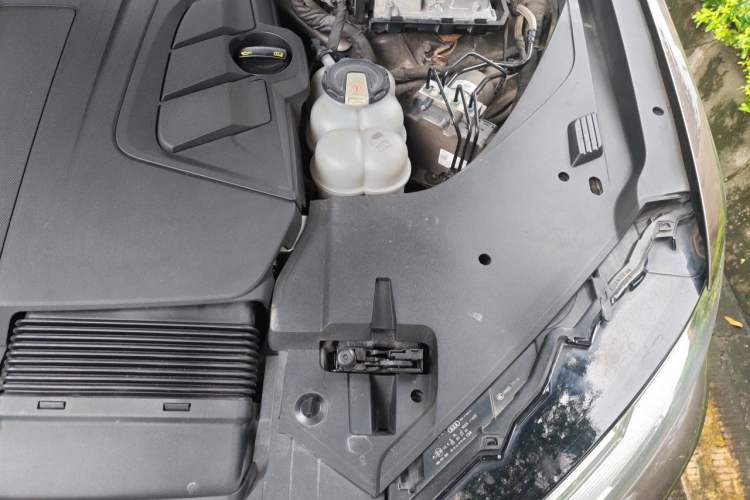 Used Audi Q7 2016 45 TFSI Technology Edition Engine Bay Left