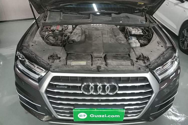 Used Audi Q7 2016 40 TFSI Comfort Model Engine Bay