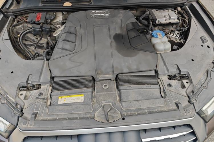 Used Audi Q7 2016 45 TFSI Technology Edition Engine Bay
