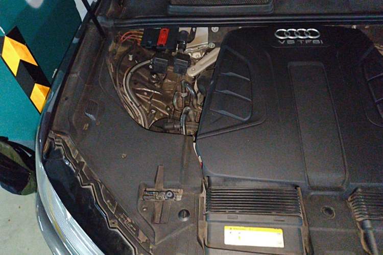 Used Audi Q7 2016 45 TFSI Technology Edition Engine Bay Right