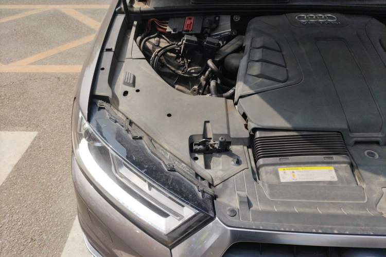 Used Audi Q7 2016 45 TFSI Technology Edition Engine Bay Right