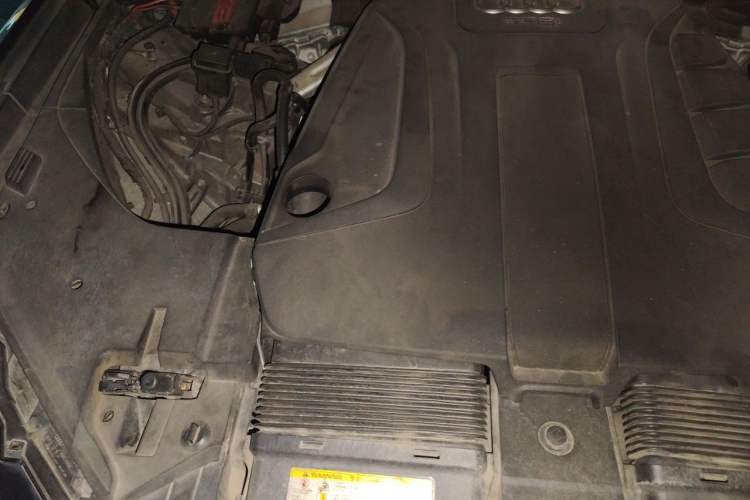 Used Audi Q7 2016 40 TFSI Comfort Model Engine Bay Right