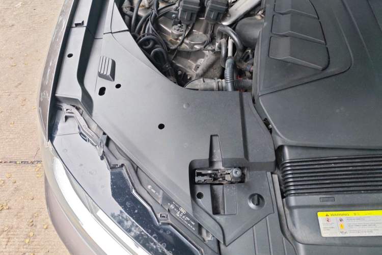 Used Audi Q7 2016 45 TFSI Technology Edition Engine Bay Right