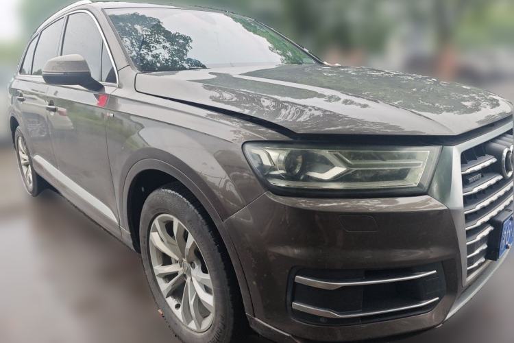 Used Audi Q7 2016 40 TFSI Comfort Model Front Right 45 Deg