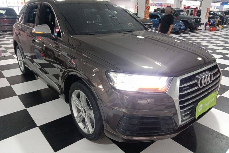 Used Audi Q7 2016 45 TFSI S line Sport Edition Front Right 45 Deg