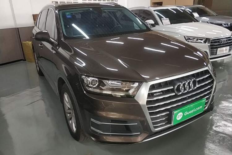 Used Audi Q7 2016 40 TFSI Comfort Model Front Right 45 Deg