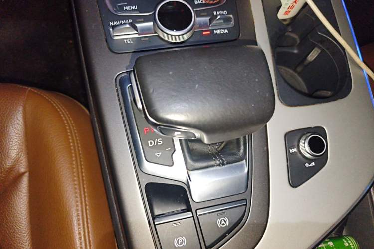 Used Audi Q7 2016 45 TFSI Technology Edition Gear Lever