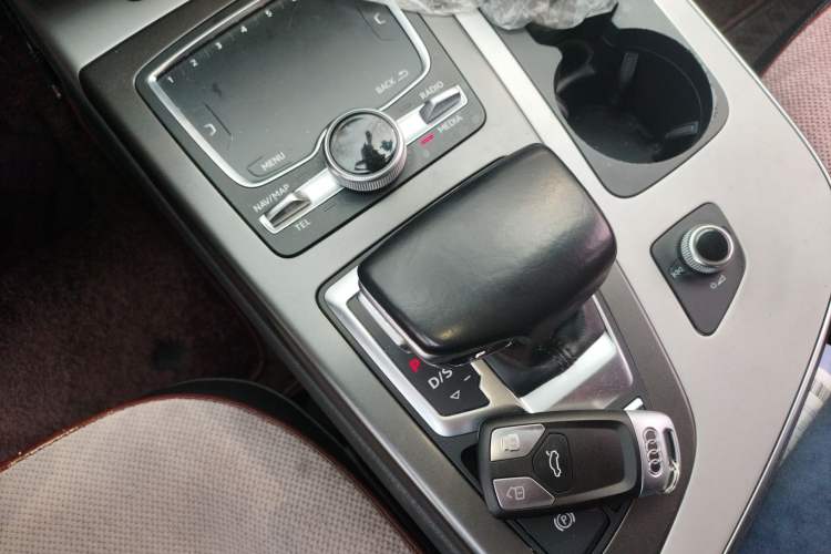 Used Audi Q7 2016 45 TFSI Technology Edition Gear Lever