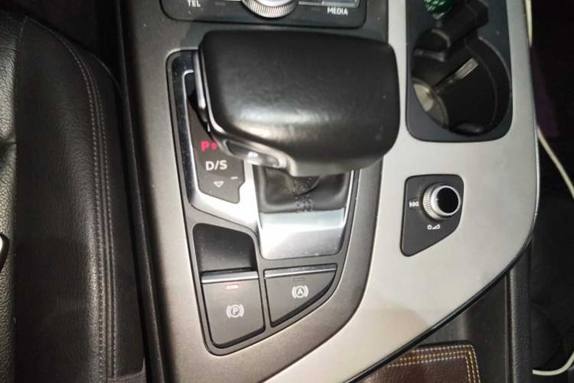Used Audi Q7 2016 40 TFSI Comfort Model Gear Lever