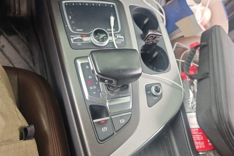 Used Audi Q7 2016 40 TFSI Comfort Model Gear Lever