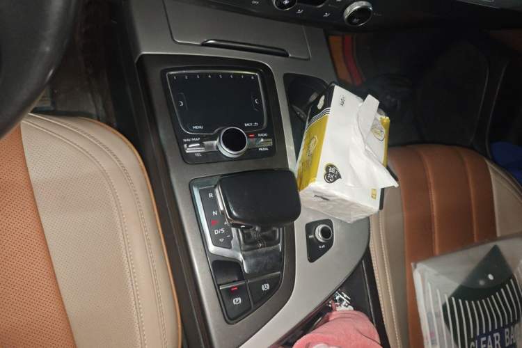Used Audi Q7 2016 45 TFSI Technology Edition Gear Lever