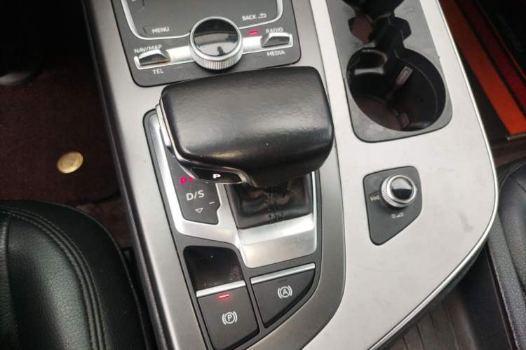 Used Audi Q7 2016 45 TFSI Technology Edition Gear Lever